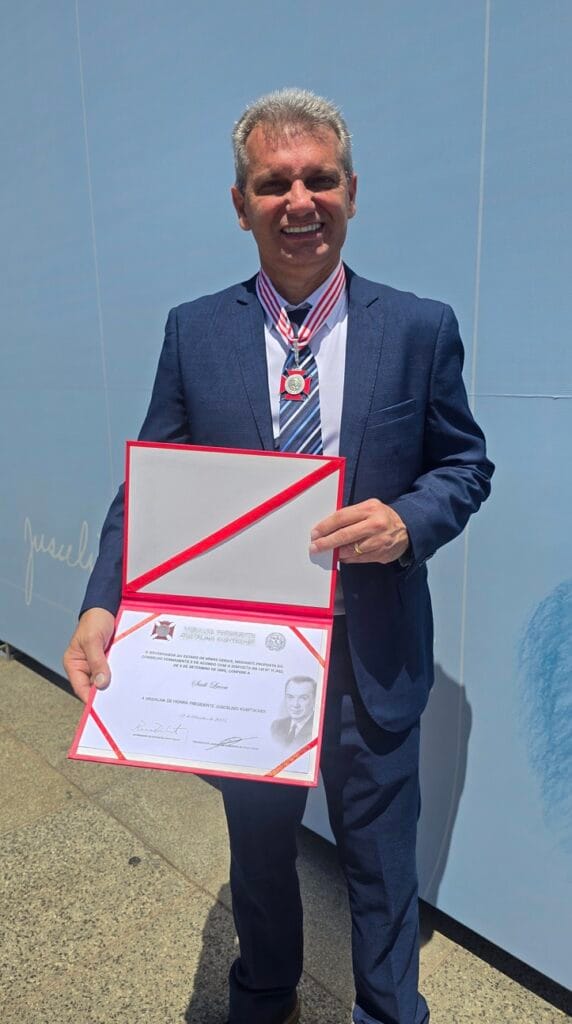 Prefeito Sadi Lucca é condecorado com a Medalha Presidente Juscelino Kubitschek em Diamantina 1 img 4081